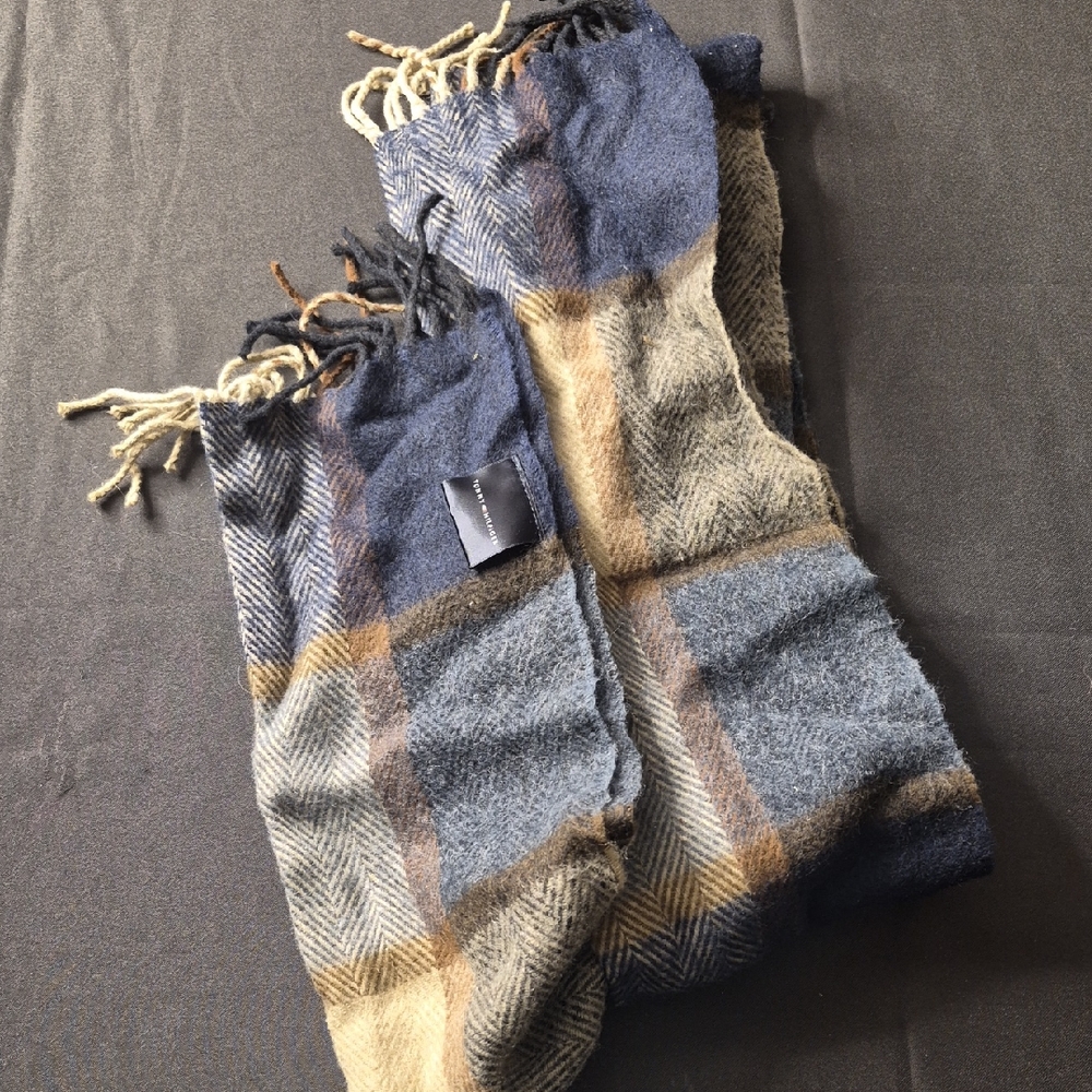 Tommy Hilfiger Multicolor Plaid Scarf